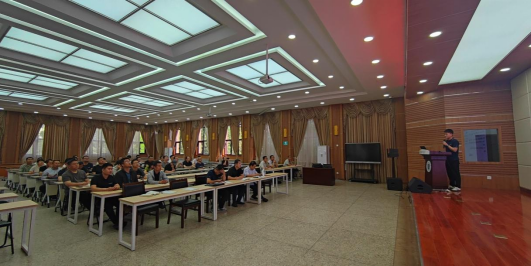 学校召开网络安全管理员专题培训会议
