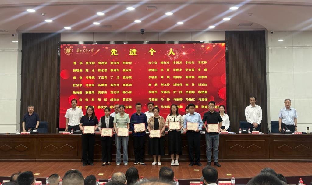 网络信息中心三名教师获评学校本科教育教学审核评估先进个人